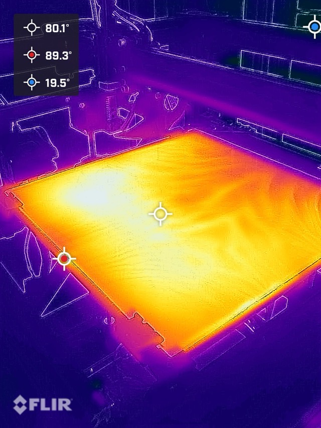 Thermal image of the bed under power.  I added aluminum foil between the heater and the glass in an attempt to even out the temperature. (2023)